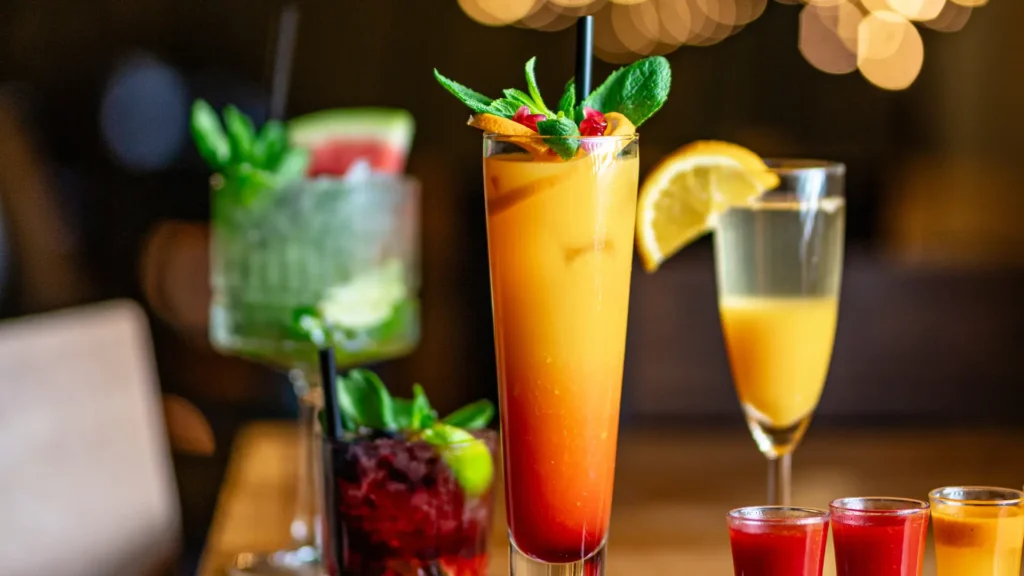 Idealnie skomponowane drinki w Poznaniu w cocktail bar Just Friends.