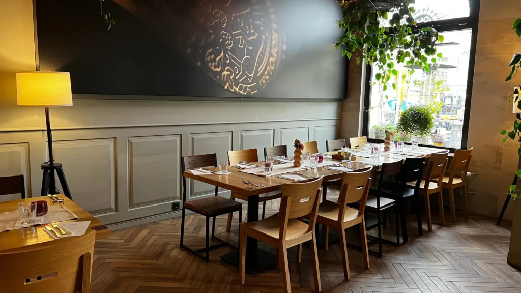 Celebruj chwilę w Just Friends. Elegancka restauracja w centrum Poznania do organizowania eventów.