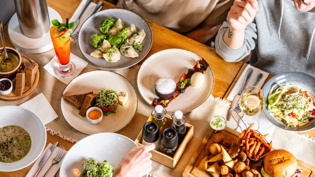 top restauracje w poznaniu co sprawia ze just friends wyroznia sie na tle innych lokali
